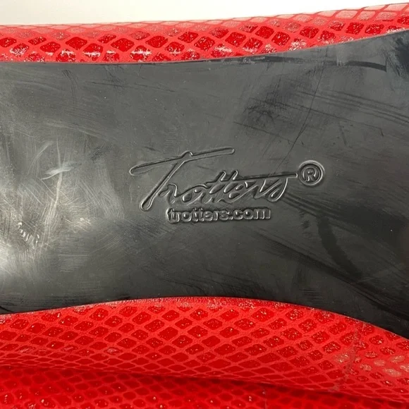 Trotters Fab Red Almond Toe 2” Pump Heel Sz 9.5 - Picture 13 of 13